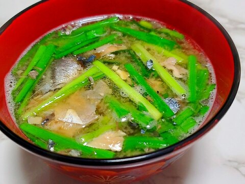 鯖の水煮とニラの味噌汁